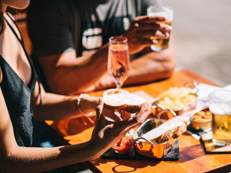 Secondo i dati CGA by NielsenIQ il 29% dei consumatori si aspetta di uscire più spesso con l'avvicinarsi dell'estate