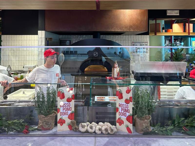 Il nuovo forno Rossopomodoro all'Aeroporto di Milano Linate Il nuovo forno Rossopomodoro all'Aeroporto di Milano Linate