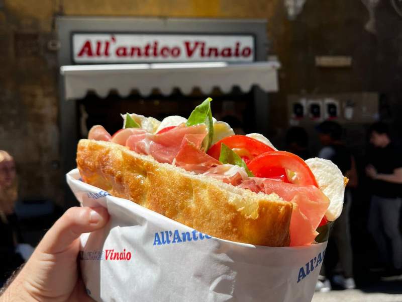 All'Antico Vinaio e Percassi avevano costituito AV Retail nel 2022 All'Antico Vinaio e Percassi avevano costituito AV Retail nel 2022