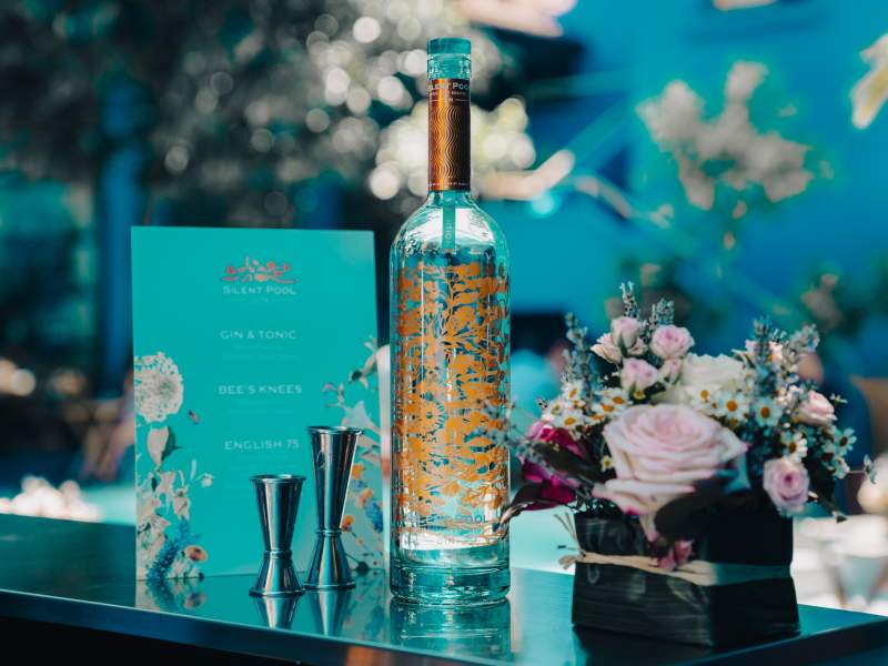 L'iconica bottiglia di Silent Pool Gin L'iconica bottiglia di Silent Pool Gin