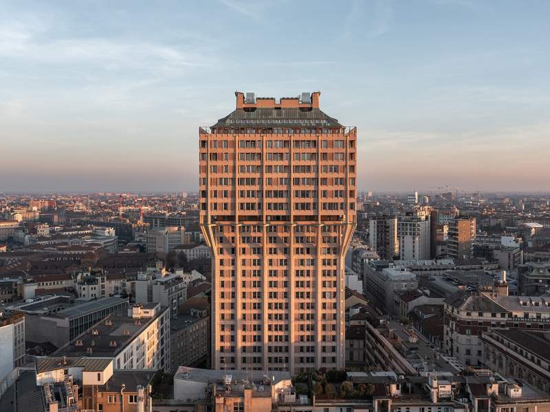 Hines dovrebbe terminare il restyling della Torre Velasca a fine 2024 Hines dovrebbe terminare il restyling della Torre Velasca a fine 2024