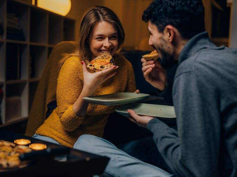Secondo la ricerca SWG per Coca-Cola Pizza Village, il 60% associa la pizza a una storia d'amore vissuta Secondo la ricerca SWG per Coca-Cola Pizza Village, il 60% associa la pizza a una storia d'amore vissuta