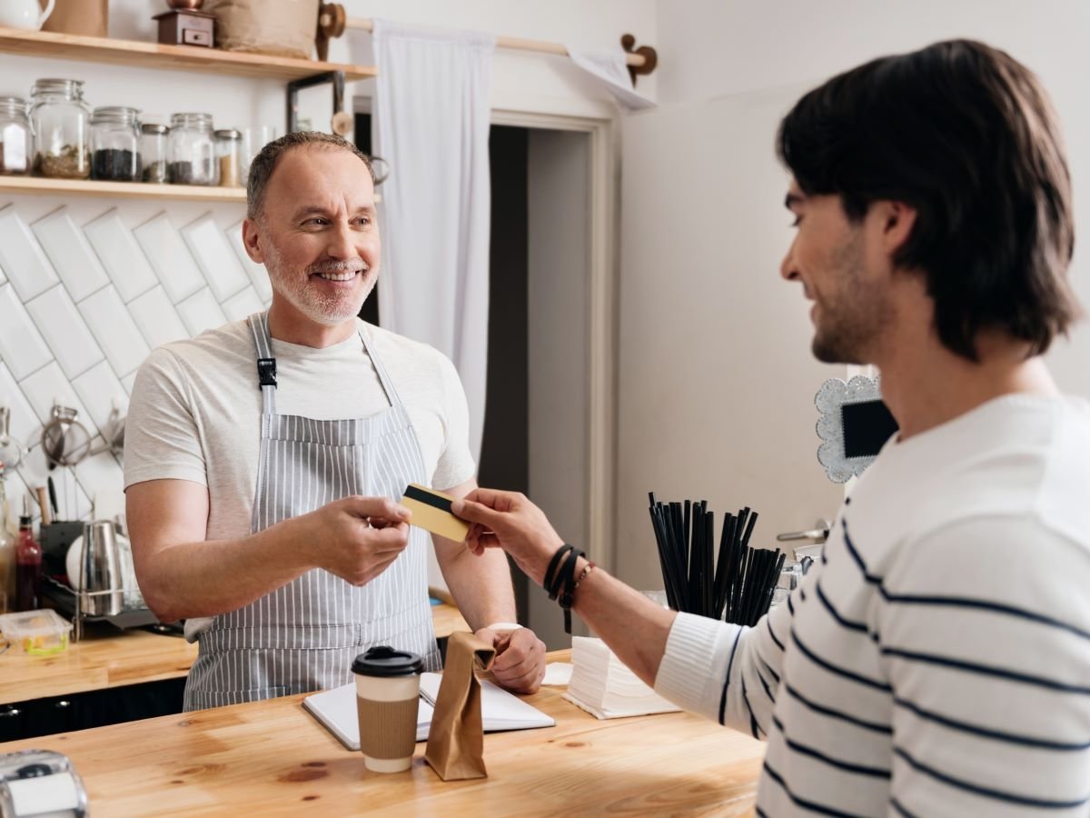 Secondo SumUp, nella attività legate al settore turistico le transazioni cashless sono aumentate del +24,5% nell'estate 2024 Secondo SumUp, nella attività legate al settore turistico le transazioni cashless sono aumentate del +24,5% nell'estate 2024