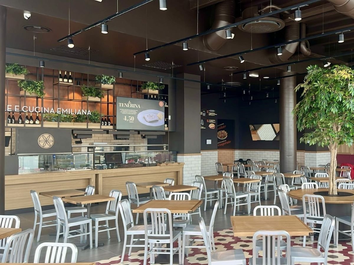 La sala del nuovo Dispensa Emilia di Rovigo al Centro commerciale La Fattoria La sala del nuovo Dispensa Emilia di Rovigo al Centro commerciale La Fattoria