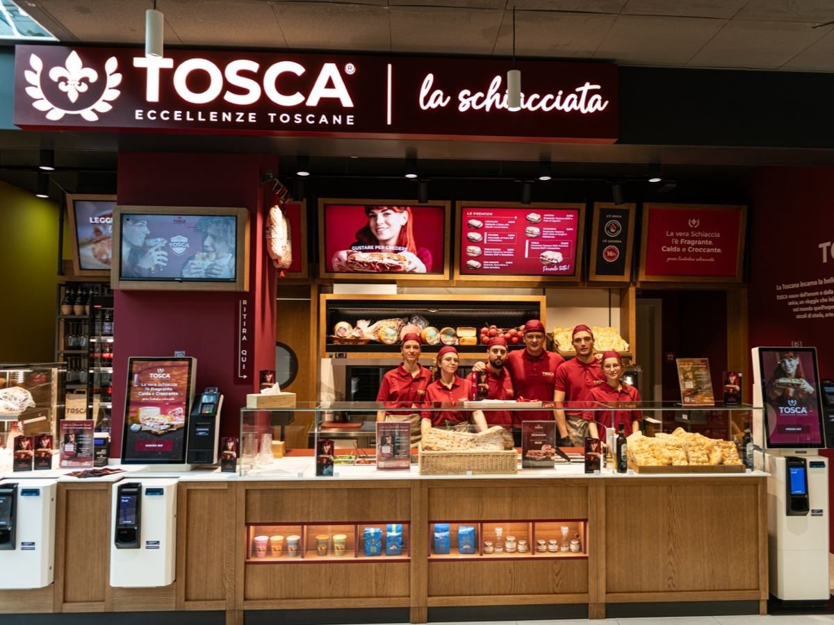 Il punto vendita di Tosca - Eccellenze toscane al Maximo Shopping Center Il punto vendita di Tosca - Eccellenze toscane al Maximo Shopping Center