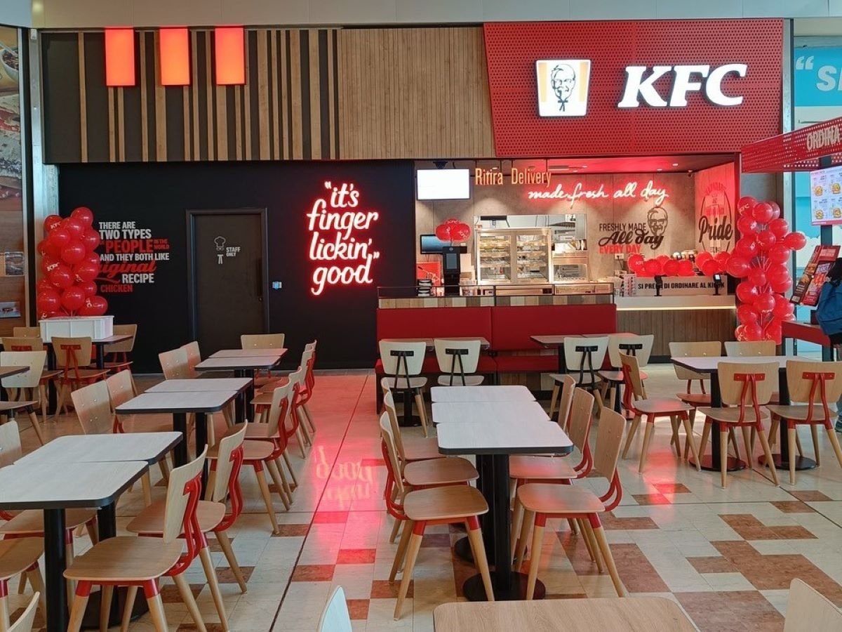 Il punto vendita KFC all'interno del Centro commerciale VeronaUno Il punto vendita KFC all'interno del Centro commerciale VeronaUno