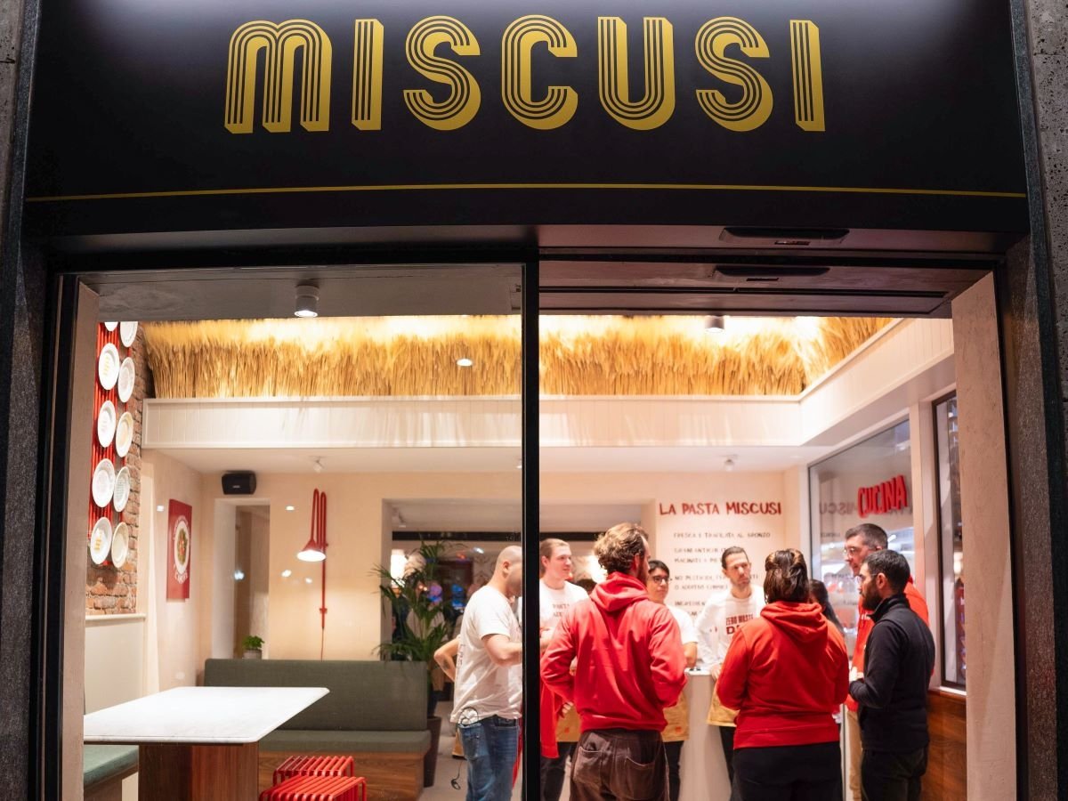 L'ingresso del nuovo locale Miscusi a Milano in corso Garibaldi L'ingresso del nuovo locale Miscusi a Milano in corso Garibaldi