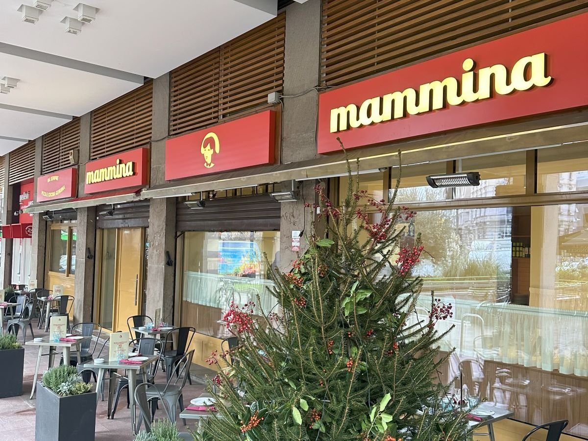 L'ingresso di Mammina a Milano in largo La Foppa L'ingresso di Mammina a Milano in largo La Foppa