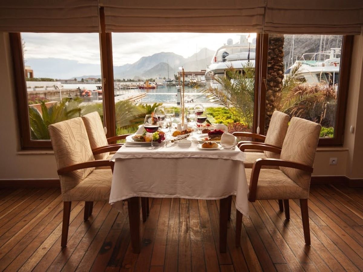 Nei grandi resort, complice l'enoturismo di qualità, è aumentata e cambiata l'offerta ristorativa