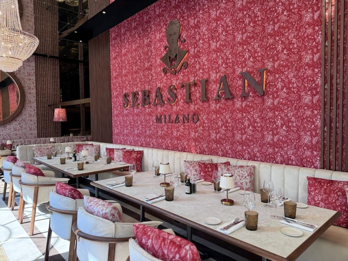 L'intero del Sebastian Cafè di Milano, in via Dante L'intero del Sebastian Cafè di Milano, in via Dante