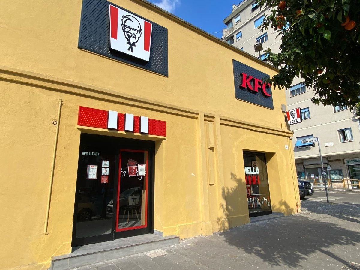 Il nuovo locale KFC di Roma, in via Tiburtina 541 Il nuovo locale KFC di Roma, in via Tiburtina 541
