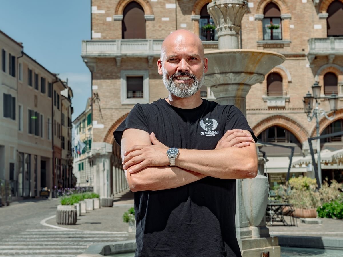 Samuele Ambrosi, bartender professionista, campione del Mondo e imprenditore (con Cloackroom e Boss Hogg)