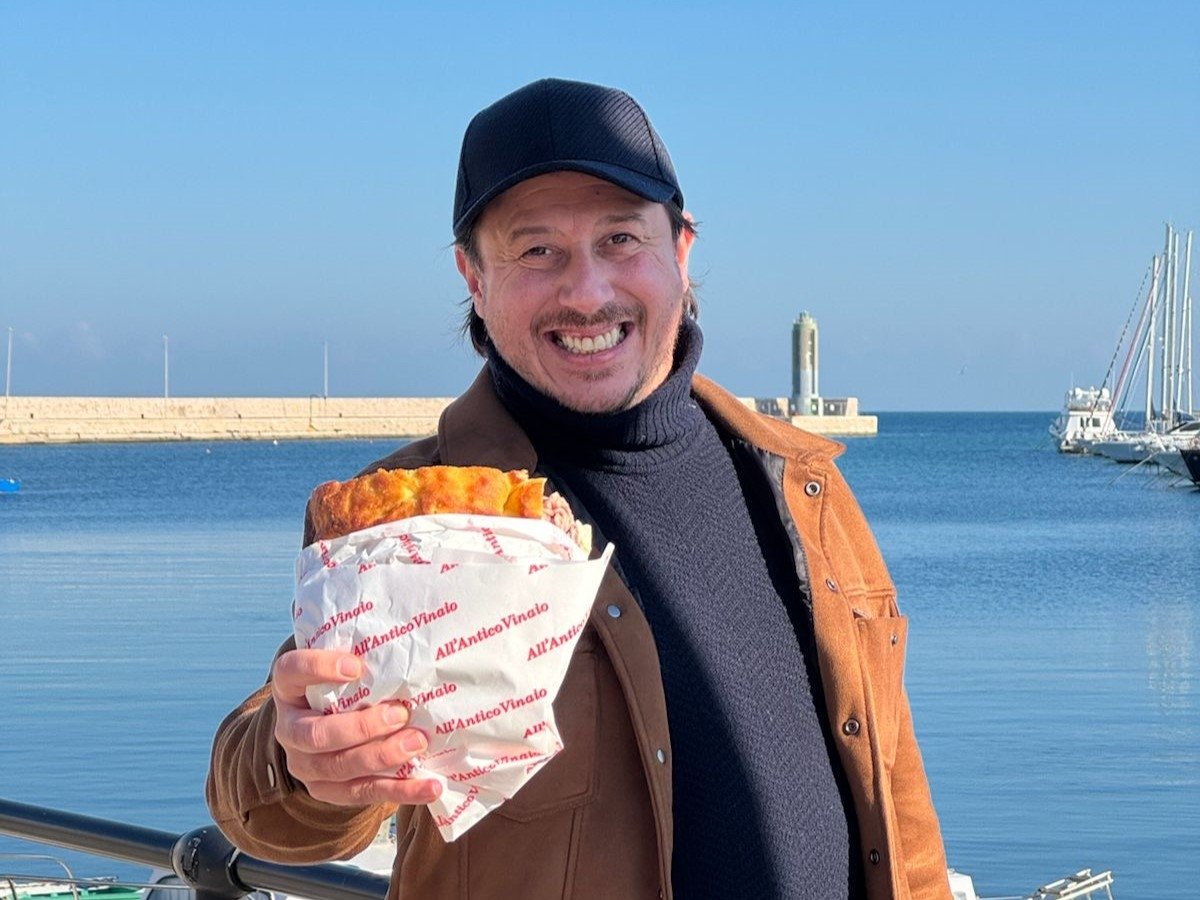 Tommaso Mazzanti sul lungomare di Bari, sede della prima apertura in Puglia Tommaso Mazzanti sul lungomare di Bari, sede della prima apertura in Puglia