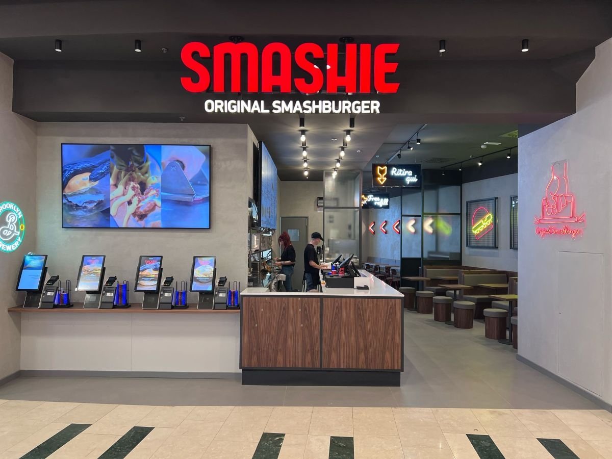 Il nuovo locale Smashie all'interno del Centro commerciale Romaest