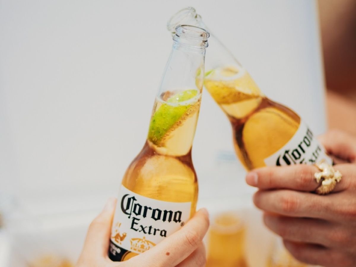 Corona arriva per la prima volta in Italia nel 1989 Corona arriva per la prima volta in Italia nel 1989