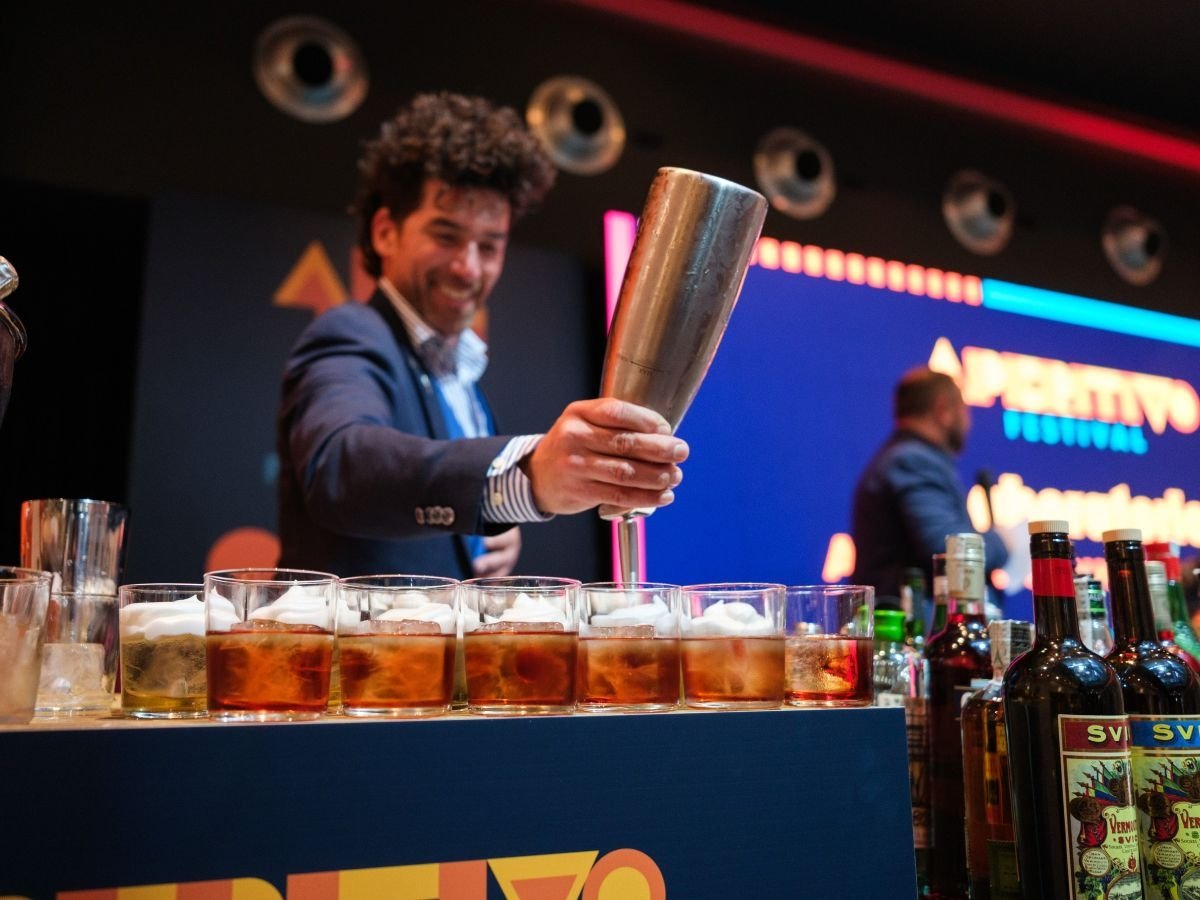 L'85% degli italiani considera importante la proposta food durante l'aperitivo L'85% degli italiani considera importante la proposta food durante l'aperitivo