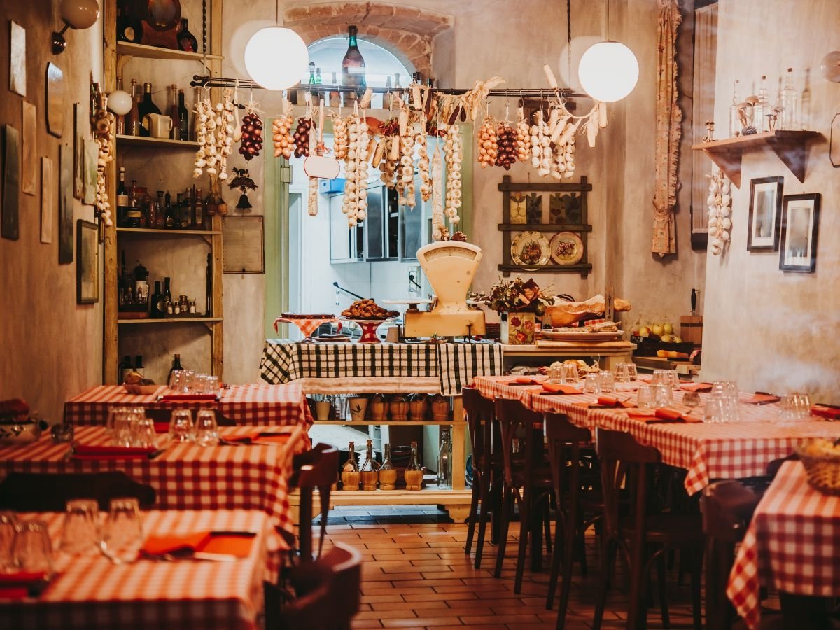 Sono oltre 320mila le aziende di ristorazione attive in Italia fra bar, ristoranti, banqueting e catering Sono oltre 320mila le aziende di ristorazione attive in Italia fra bar, ristoranti, banqueting e catering