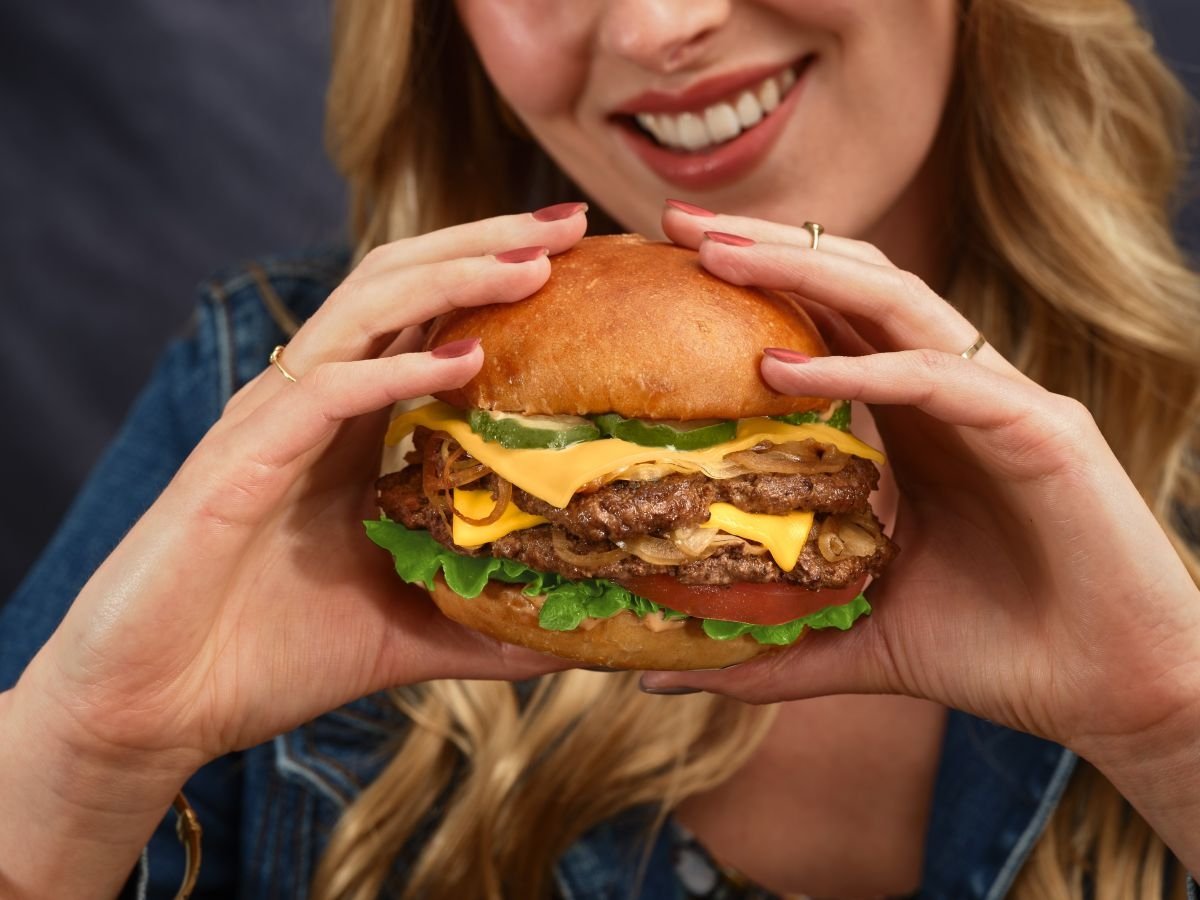 Da Hard Rock Cafe il giovedì si può gustare il classico Legendary Burger