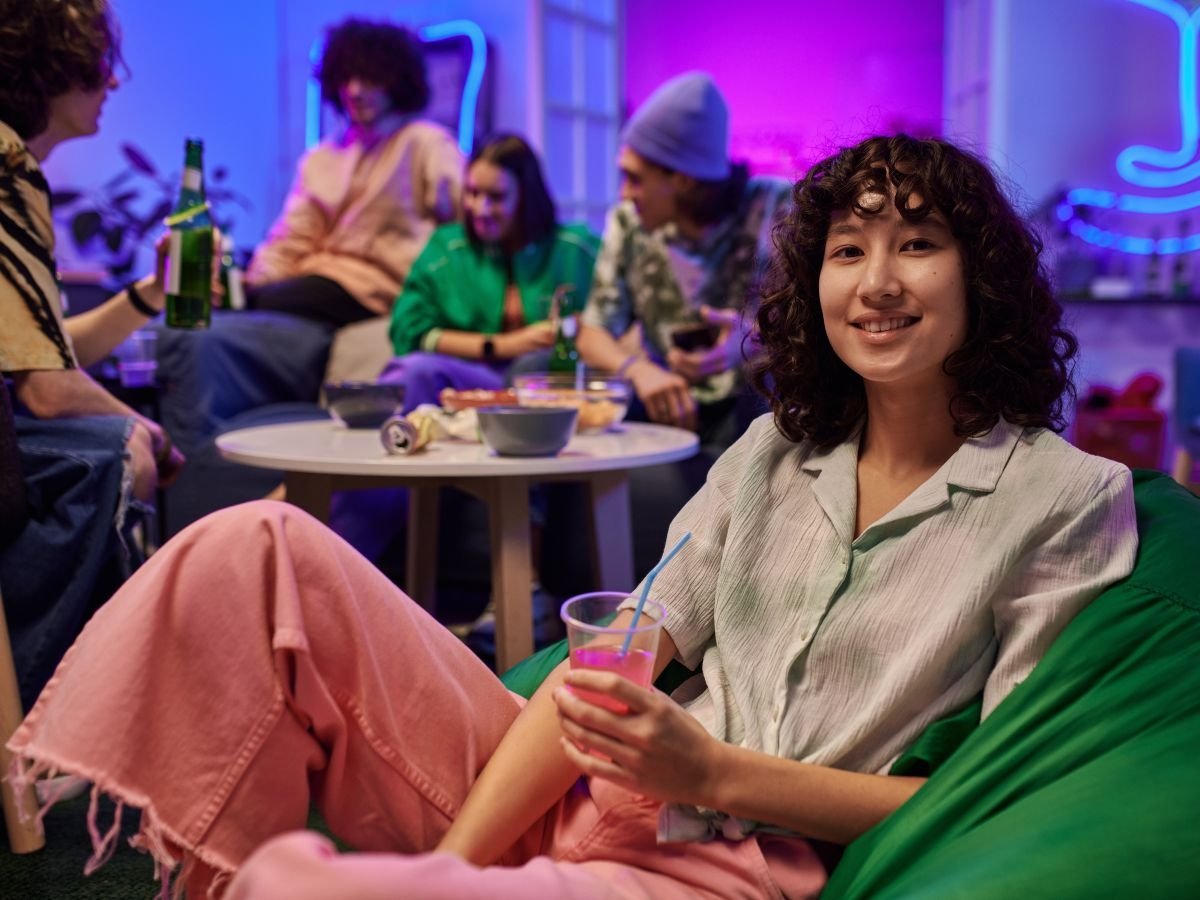 In Italia, secondo CGA by NIQ, il 46% dei giovani Gen Z non ha ridotto il consumo di alcol nell'ultimo anno