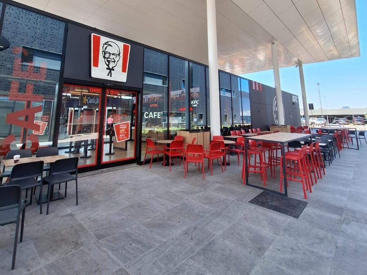 Il punto vendita KFC all'aeroporto di Bergamo Orio al Serio Il punto vendita KFC all'aeroporto di Bergamo Orio al Serio