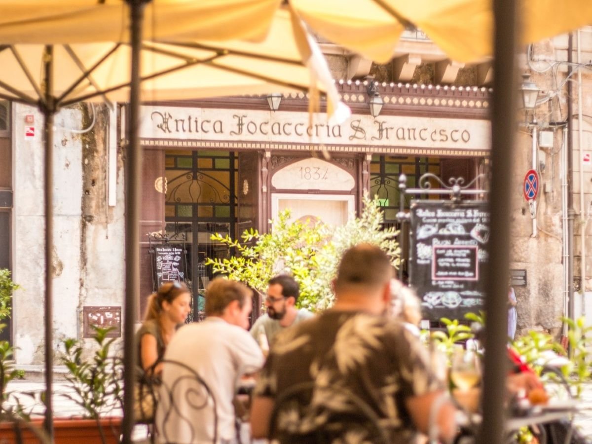 Antica Focacceria S. Francesco è un'insegna nata nel 1834 a Palermo Antica Focacceria S. Francesco è un'insegna nata nel 1834 a Palermo
