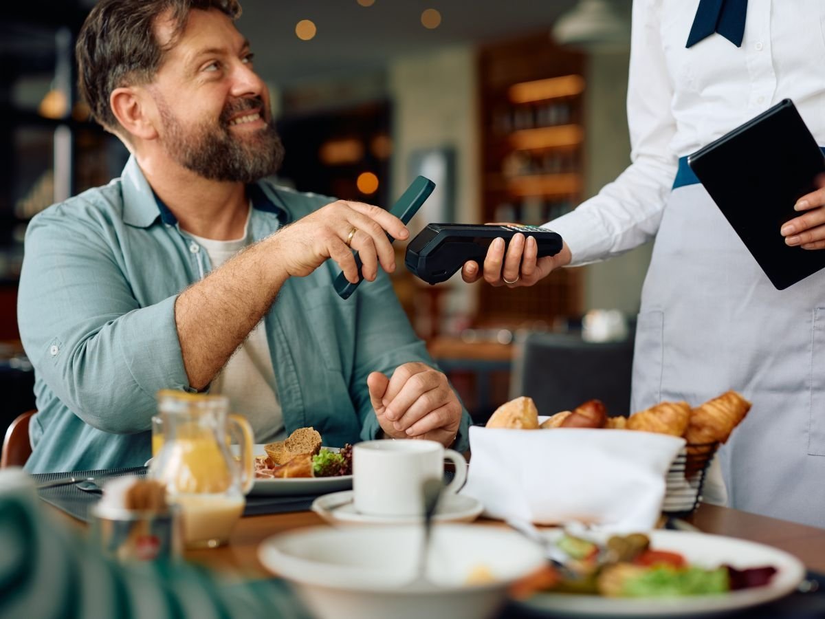 Secondo i dai myPOS nei fast food italiani, in 6 mesi, si sono registrate 2,3 milioni di transazioni cashless Secondo i dai myPOS nei fast food italiani, in 6 mesi, si sono registrate 2,3 milioni di transazioni cashless