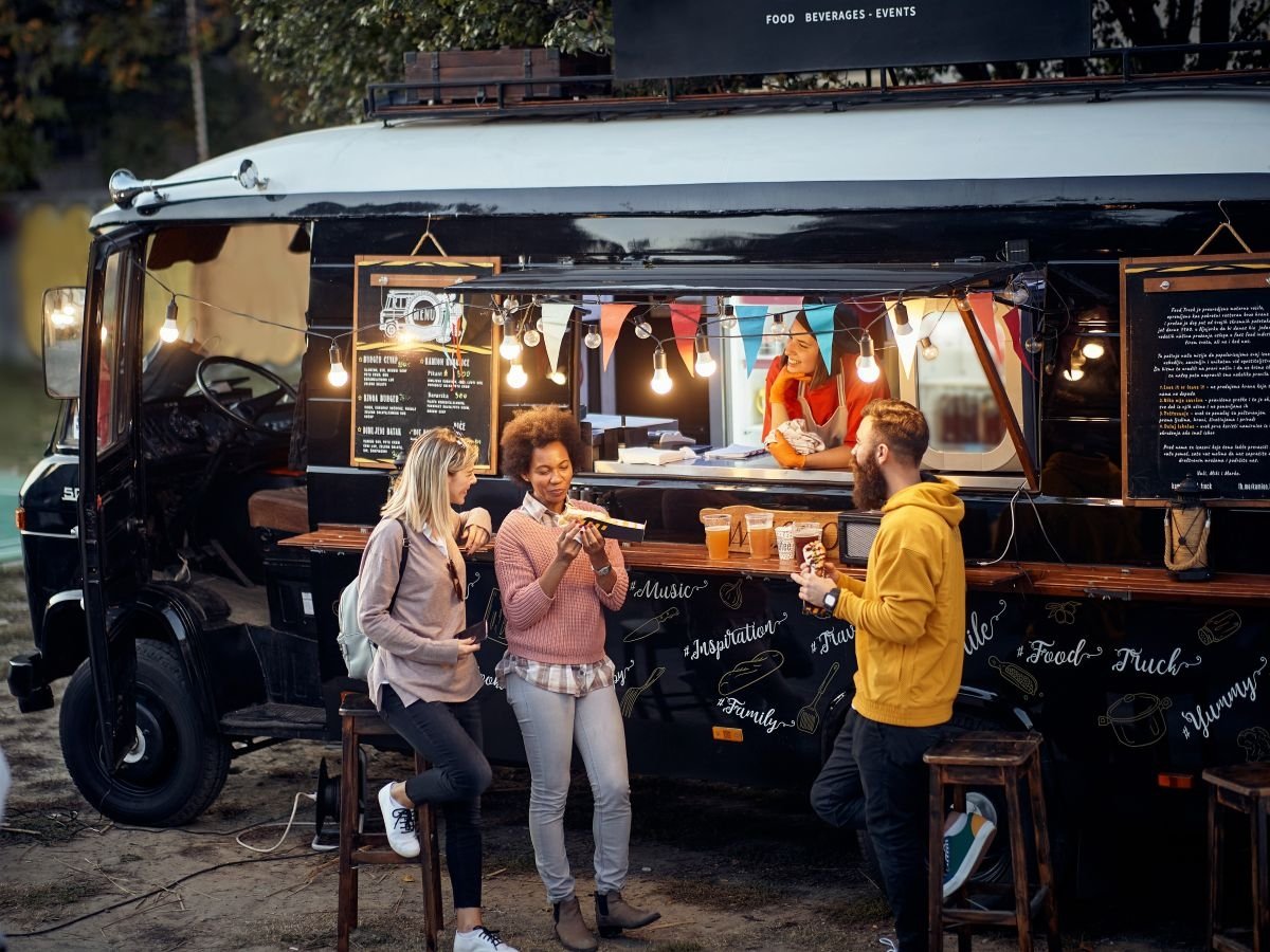 Nel 2024, il mercato dello street food fuoricasa italiano ha toccato i 3 miliardi di euro di valore. Nel 2024, il mercato dello street food fuoricasa italiano ha toccato i 3 miliardi di euro di valore.