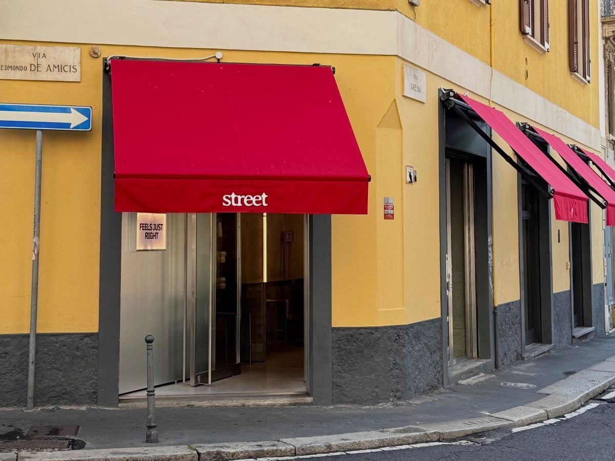 L'ingresso del primo locale Street Smash Burger a Milano in via Edmondo De Amicis L'ingresso del primo locale Street Smash Burger a Milano in via Edmondo De Amicis