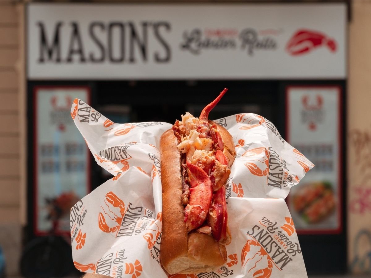 Sono due, attualmente, i locali italiani di Mason's Famous Lobster Roll in Italia (entrambi a Milano) Sono due, attualmente, i locali italiani di Mason's Famous Lobster Roll in Italia (entrambi a Milano)