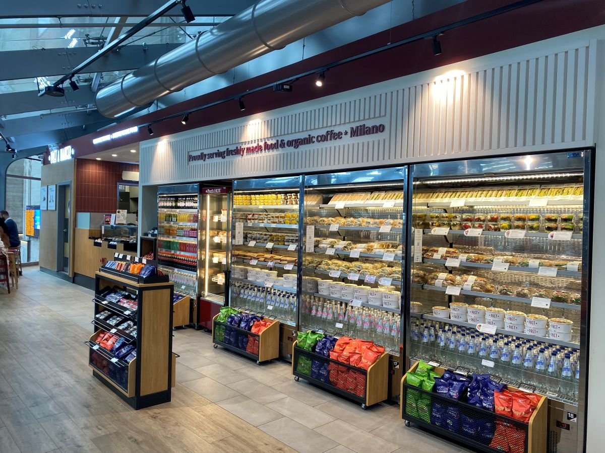 L'interno del nuovo Pret A Manger a Milano Centrale L'interno del nuovo Pret A Manger a Milano Centrale