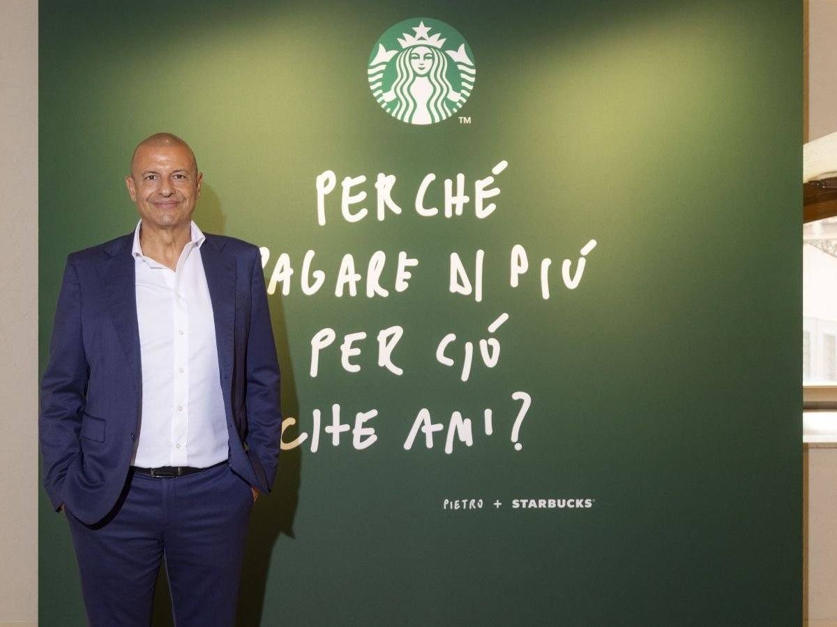 Vincenzo Catrambone, general manager di Starbucks Italia al lancio della campagna per la price parity Vincenzo Catrambone, general manager di Starbucks Italia al lancio della campagna per la price parity