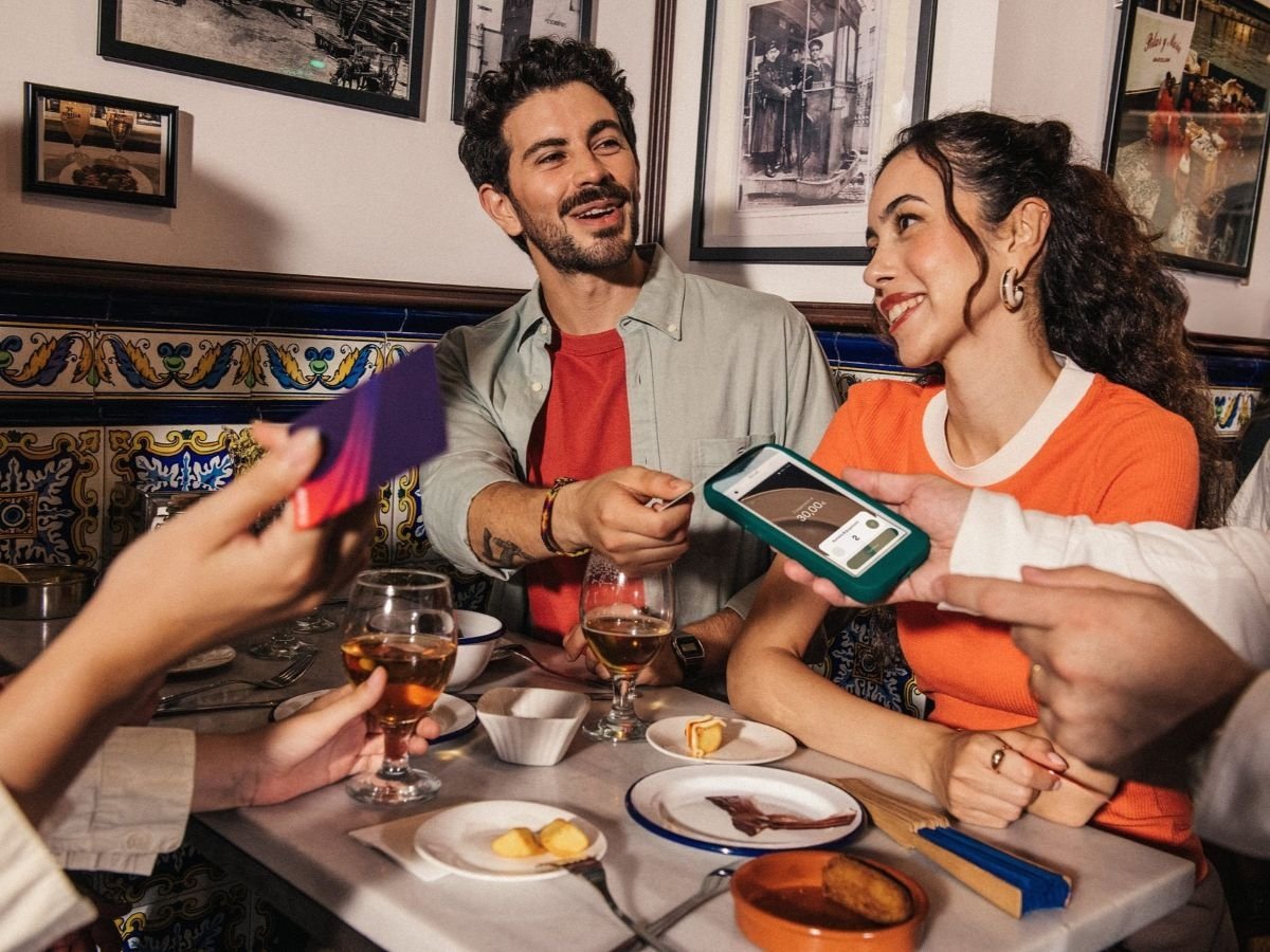 Dojo Pocket, pensato per i pagamenti al tavolo, pesa solo 143 grammi Dojo Pocket, pensato per i pagamenti al tavolo, pesa solo 143 grammi