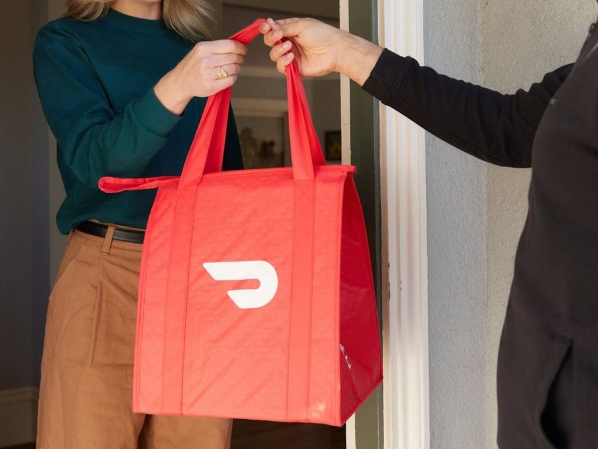 DoorDash è una piattaforma di consegne a domicilio fondata negli Usa nel 2013 DoorDash è una piattaforma di consegne a domicilio fondata negli Usa nel 2013