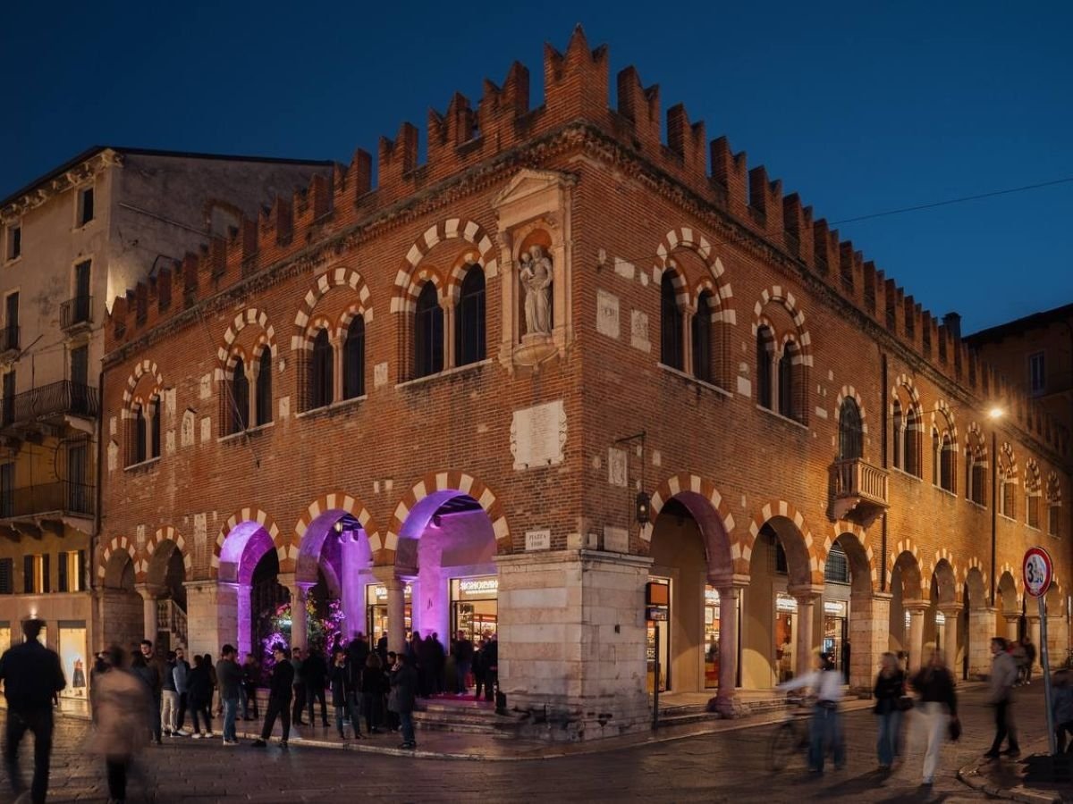 Il Domus Mercatorum di Verona, dove ha aperto un nuovo locale Signorvino Il Domus Mercatorum di Verona, dove ha aperto un nuovo locale Signorvino