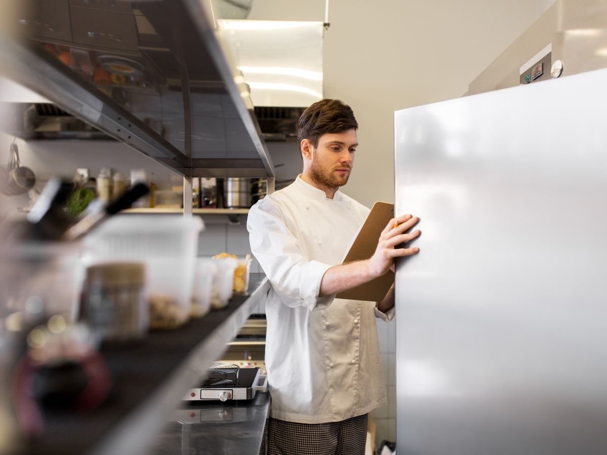 Fra certificazioni obbligatorie di chef e ristoratori in cucina c'è l'attestato Hccp