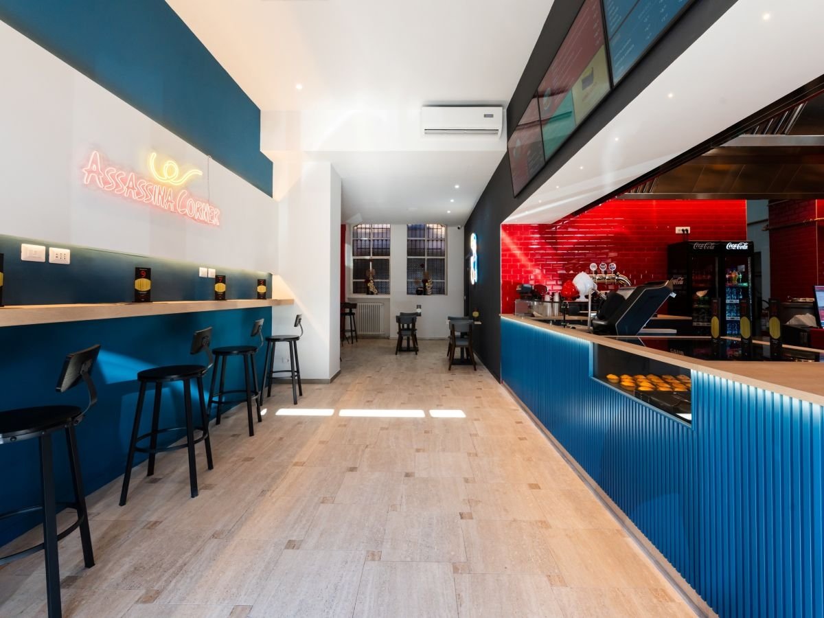 L'interno di Assassina Corner, il nuovo format fast food dedicato alla pasta all'assassina
