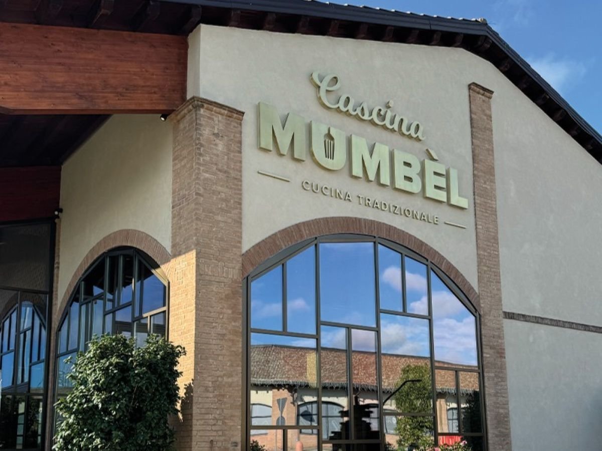 La facciata di Cascina Mumbèl il nuovo ristorante di Iper La grande i