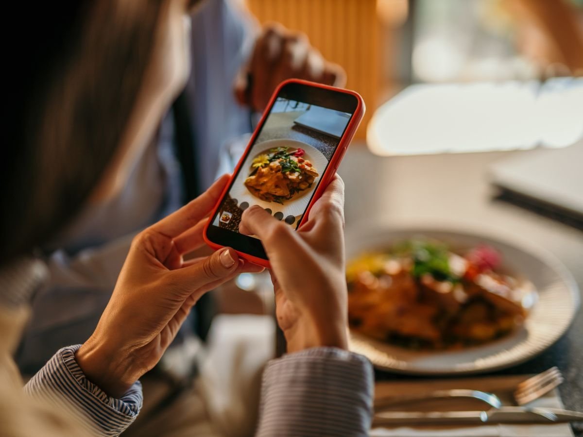 Secondo l'analisi TheFork, il driver della ristorazione 2026 è la maggiore connessione tra food e digitale