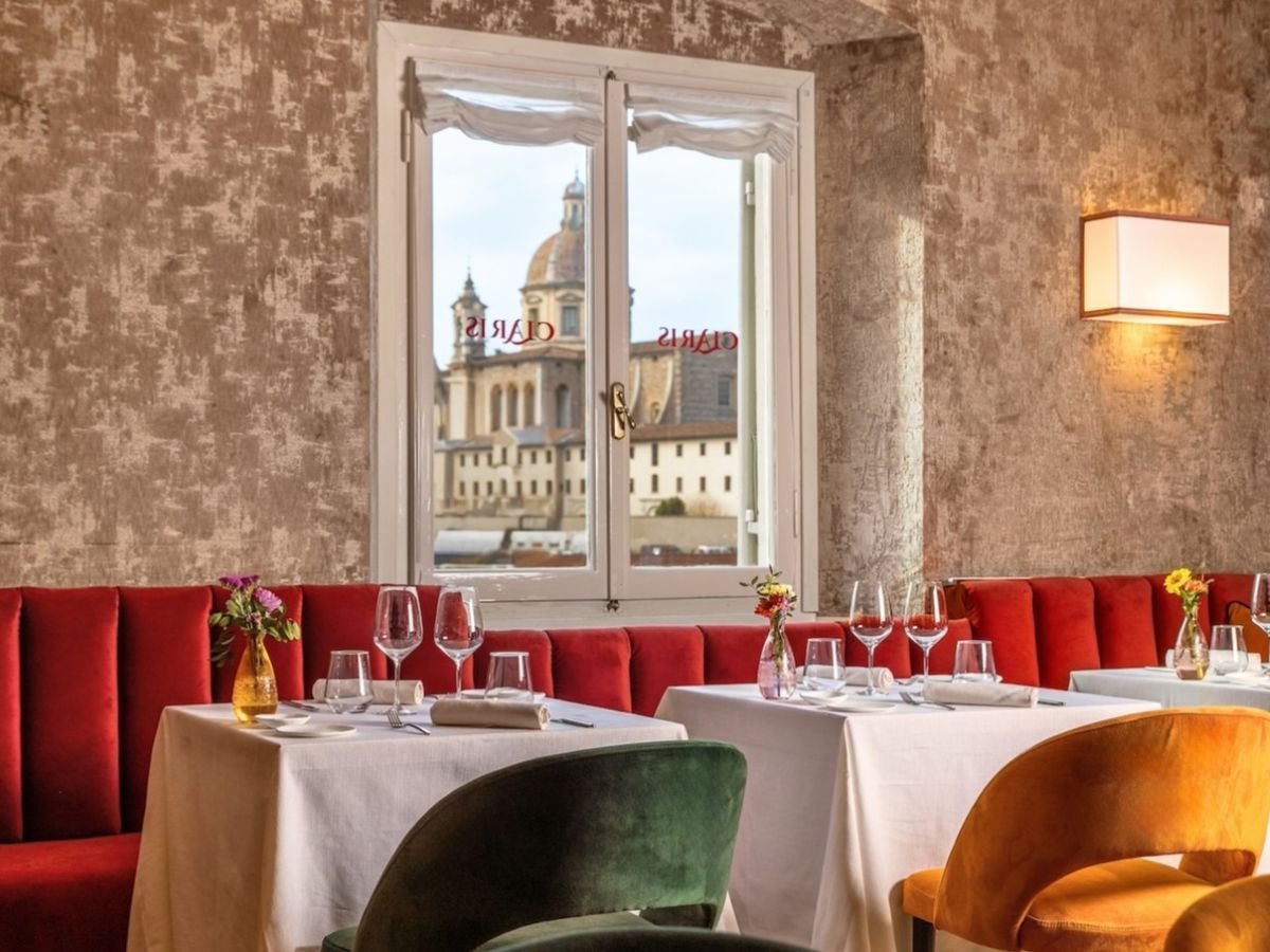 Un dettaglio della sala del Claris a Firenze in via Vespucci