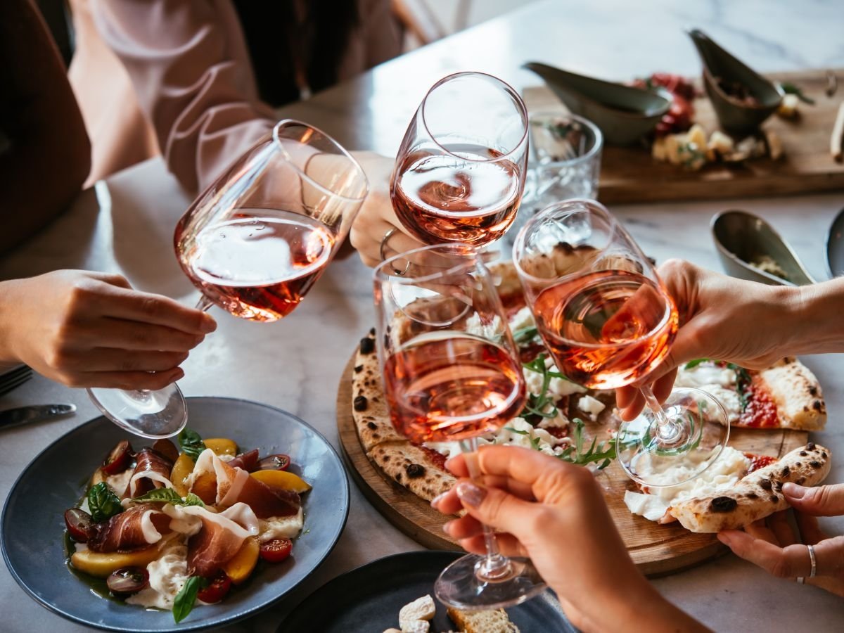 La spesa del vino al ristorante vale una quota del 21% dello scontrino medio secondo l'Osservatorio Fipe-Uiv