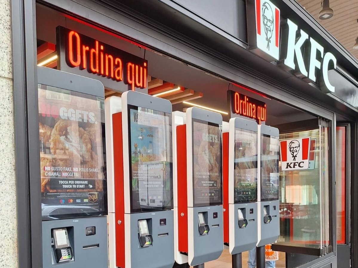 Il KFC di via Agnello a Milano