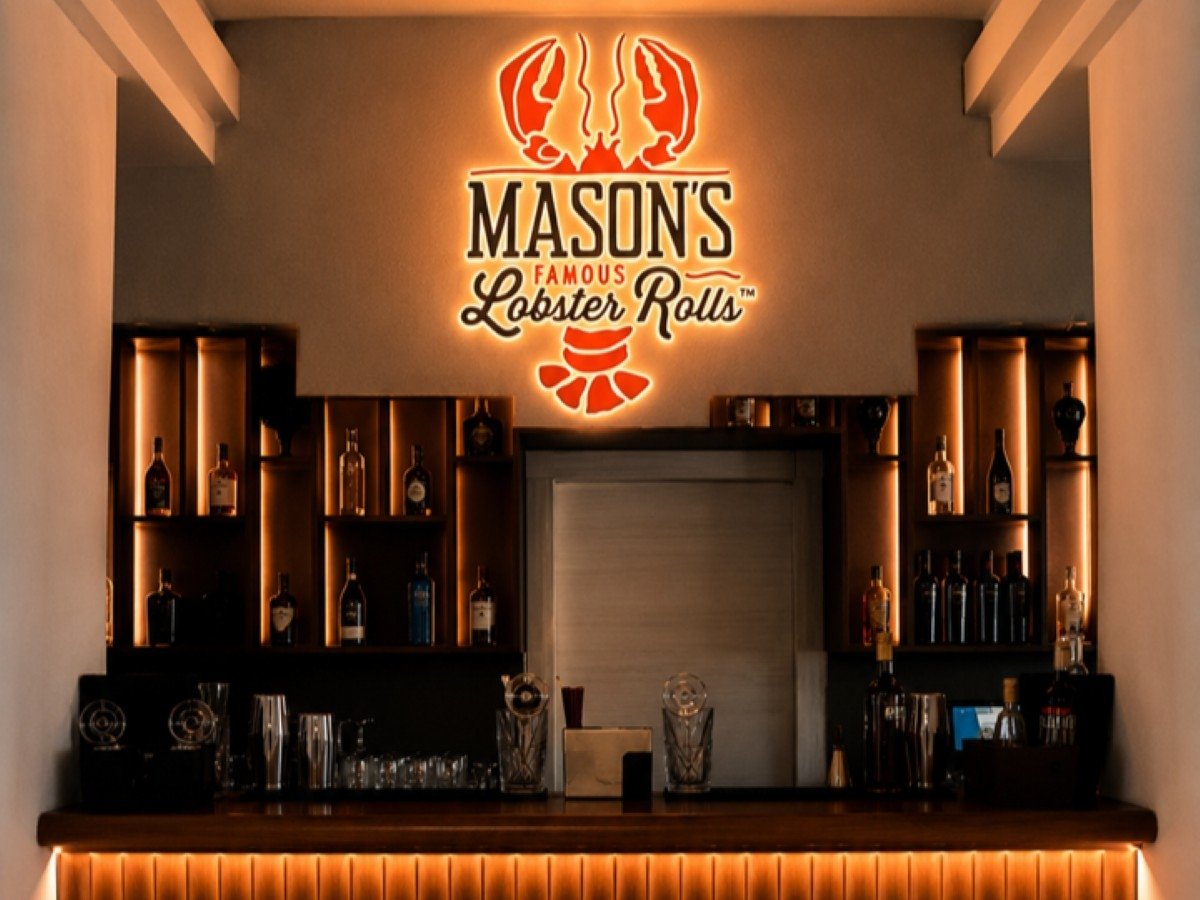 Il bancone del pop-up Mason's Lobster all'interno dell'Hotel Meliá di Venezia Lido