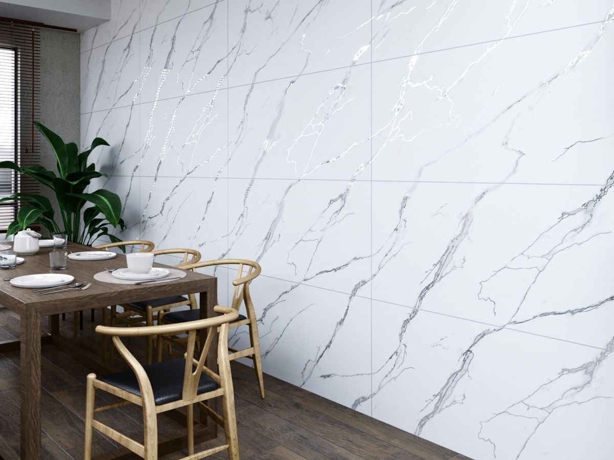 Il marmo è uno dei materiali più utilizzati insieme a resine, legno, metallo e ceramica per l'arredo di un locale