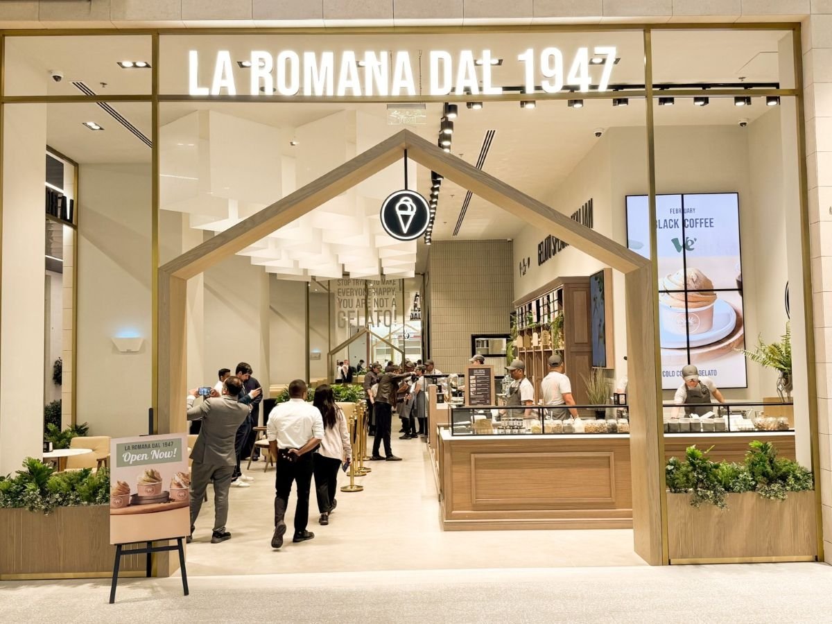 Un punto vendita La Romana dal 1947 con il riconoscibile design della "casetta"