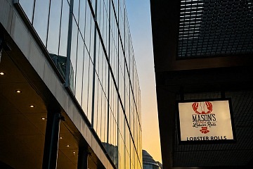 L'insegna di Mason's Lobster allo Spitalfields Market di Londra