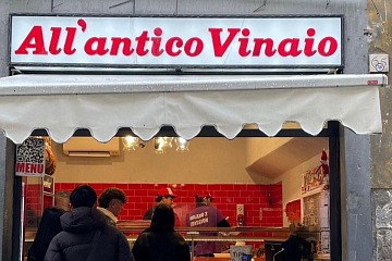 Una location all'Antico Vinaio, che si avvicina a 60 locali nel mondo