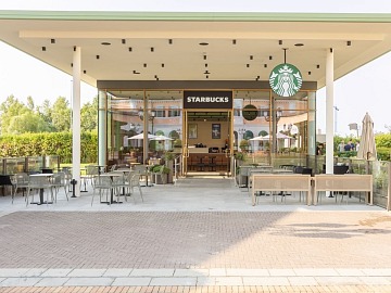 Il nuovo locale Starbucks all'interno del Designer Outlet di Noventa di Piave