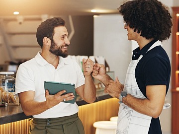 In Italia, secondo il report Fipe, sono 324.436 le aziende attive del settore pubblici esercizi