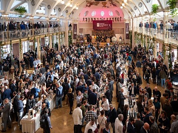 Uno scatto dalle sale del Kurhaus, cuore pulsante del Merano WineFestival