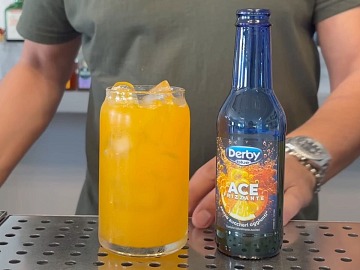 Uno dei 7 cocktail nati dalla partnership tra Derby Blue e Flairtender